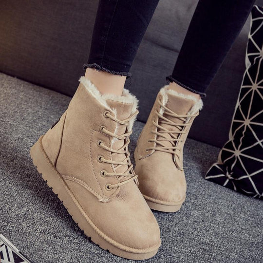 Flauschige Schneestiefel