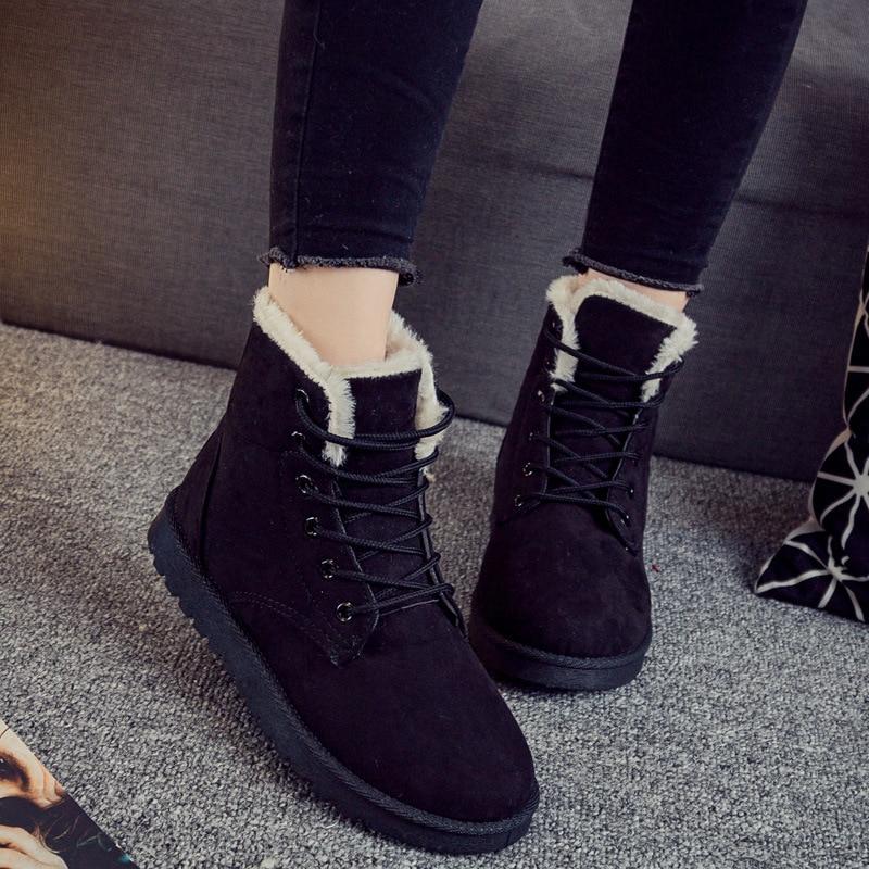 Flauschige Schneestiefel