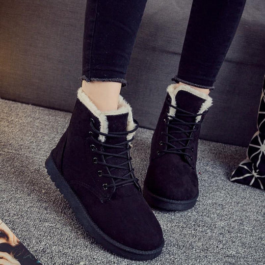 Flauschige Schneestiefel