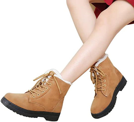 Flauschige Schneestiefel