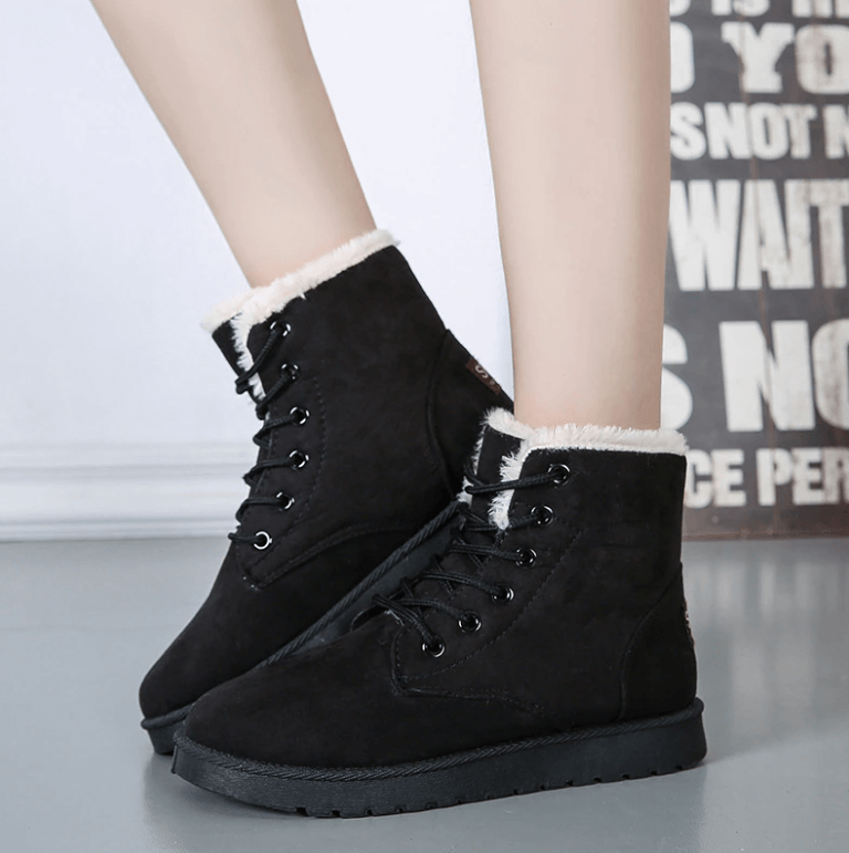 Flauschige Schneestiefel