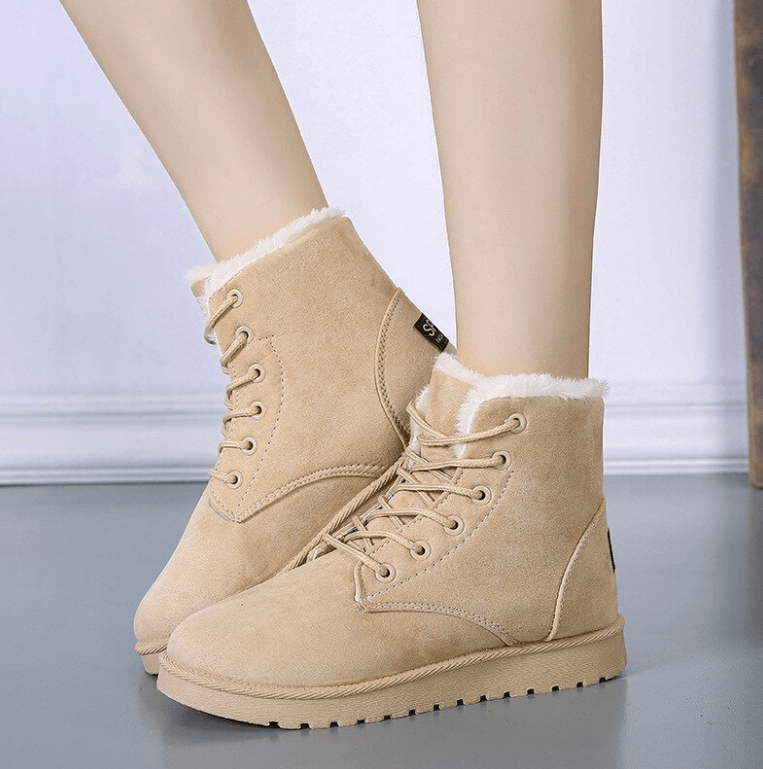 Flauschige Schneestiefel