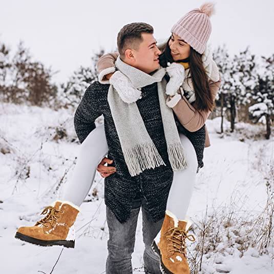 Flauschige Schneestiefel