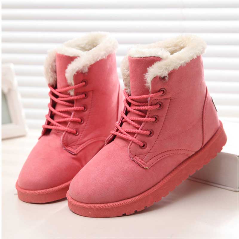 Flauschige Schneestiefel