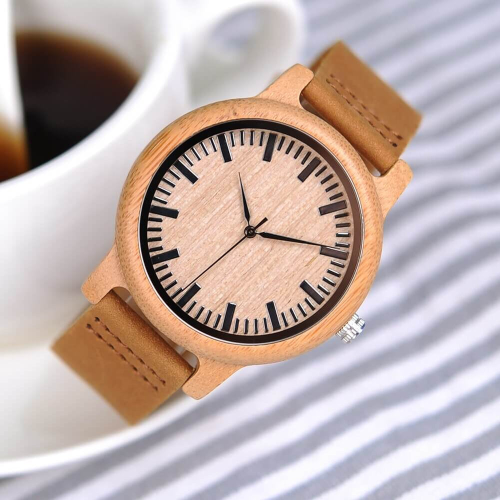Hölzerne Uhr